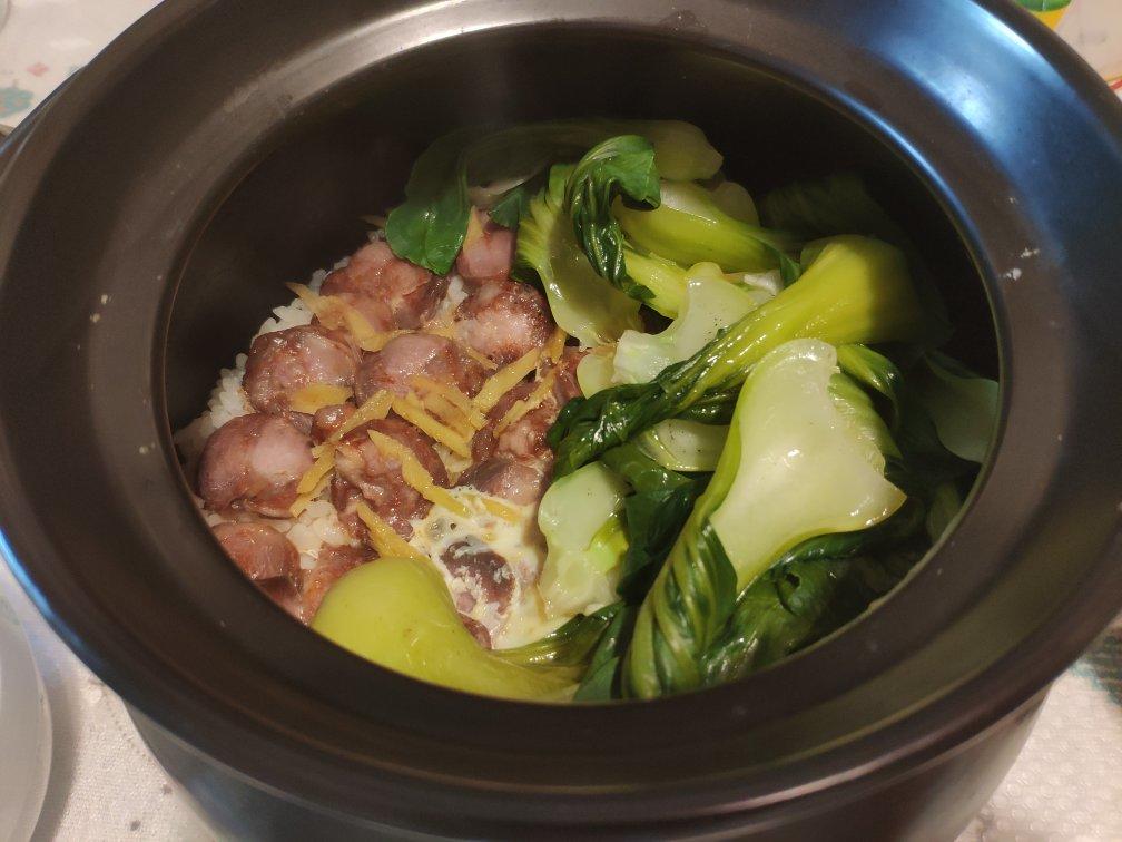 广式腊味煲仔饭