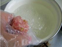 丝瓜肉丸汤的做法 步骤3