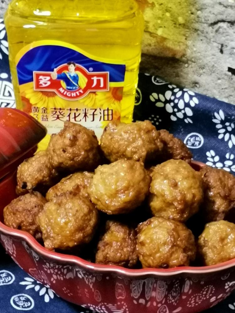 油炸猪肉丸的做法