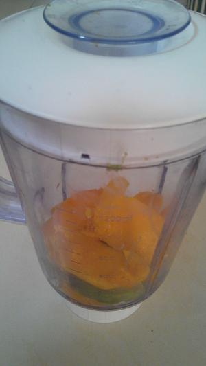芳香醇厚-酪梨芒果奶昔的做法 步骤4