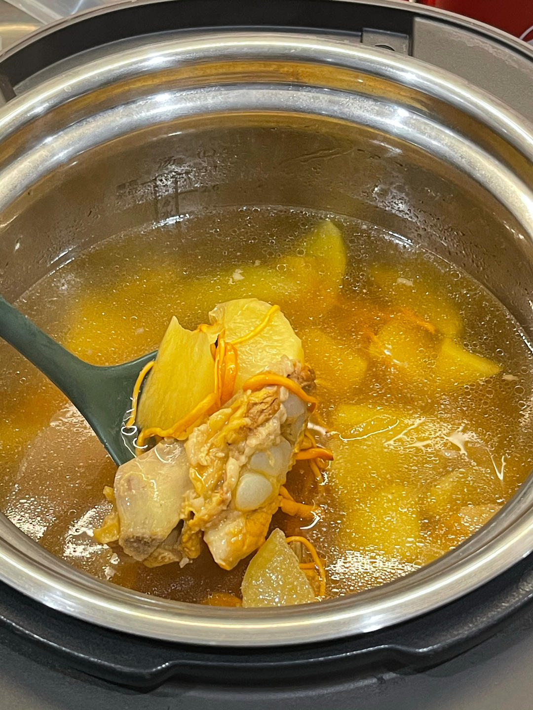 萝卜炖排骨-秋冬懒人汤