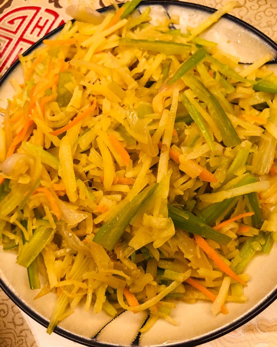 土豆丝炒芹菜