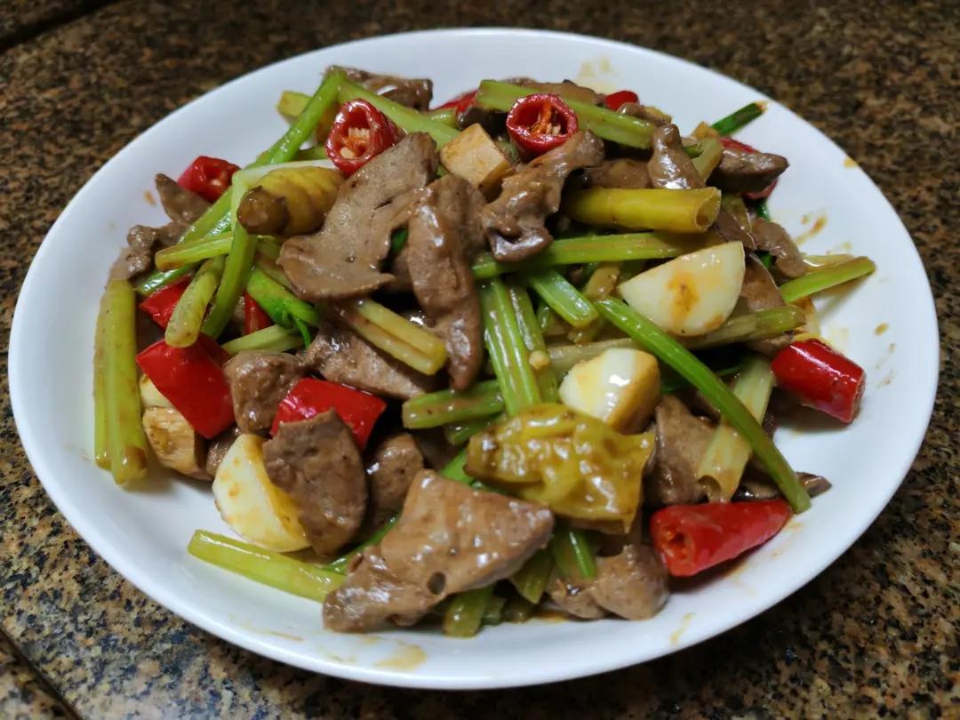 小炒黄牛肉，肉嫩味香！太好吃了简直是米饭杀手！