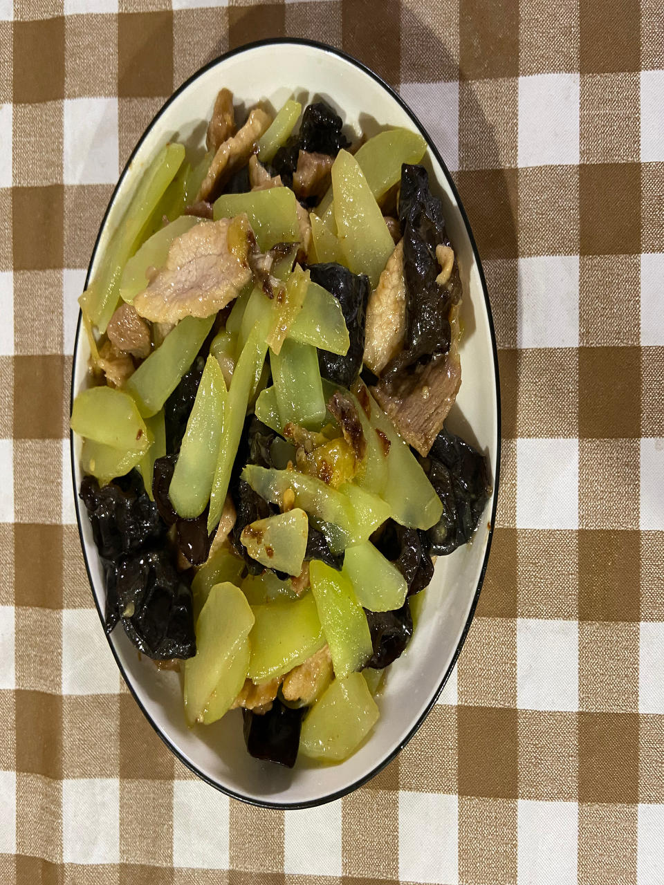 青笋木耳炒肉片（泡椒味）