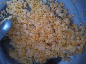 素馅饺子（蒜苗，鸡蛋，木耳）的做法 步骤4