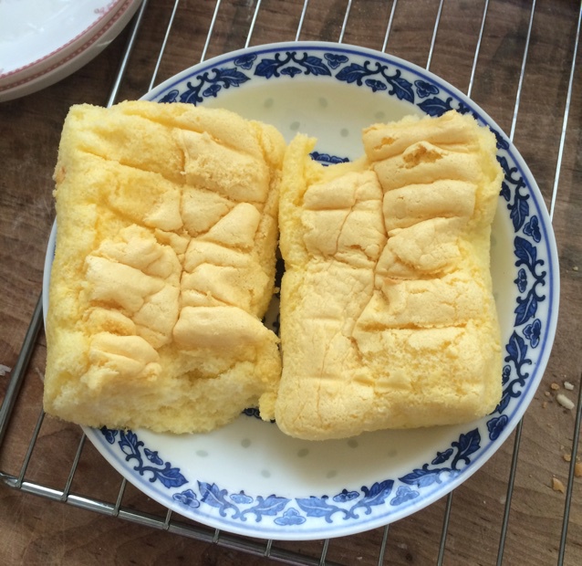 超简单完美戚风蛋糕（6寸2蛋）附打发、翻拌、脱模视频