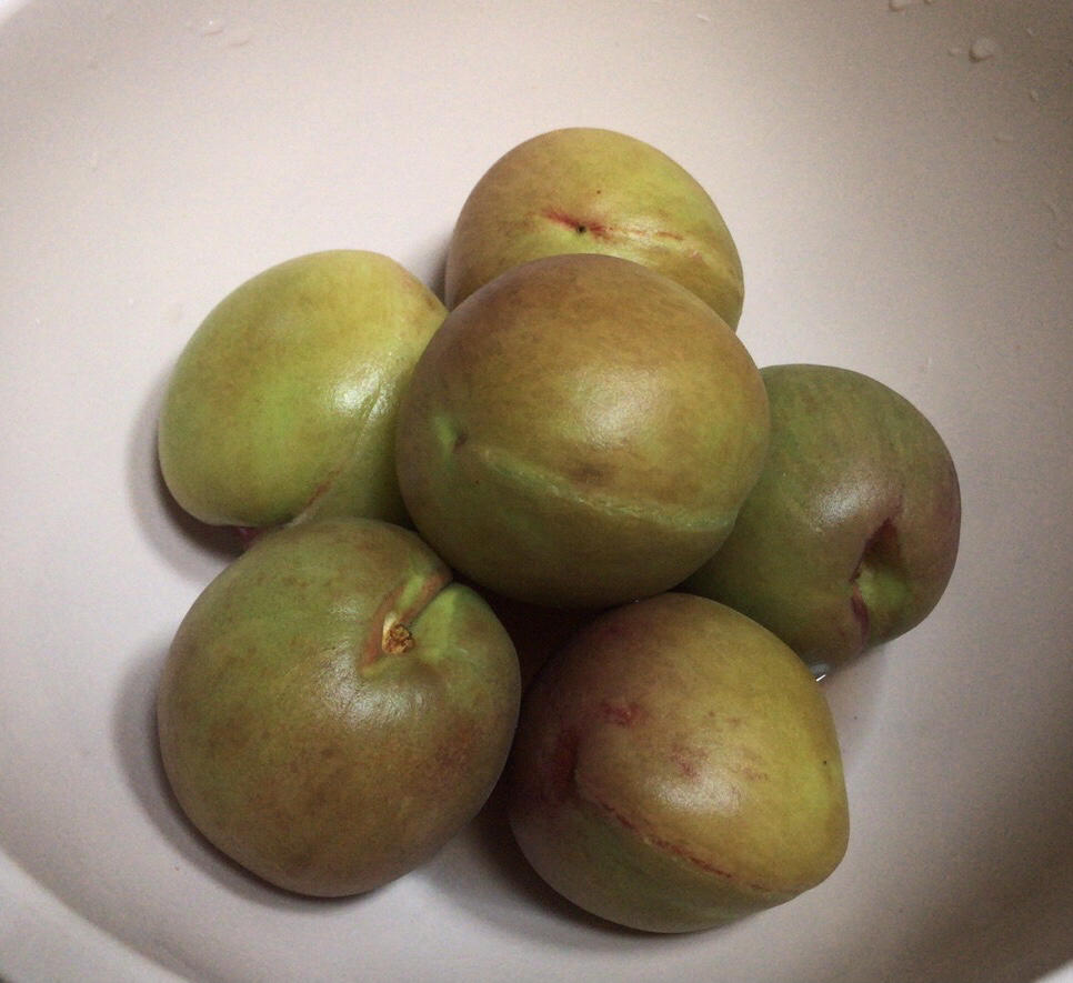 小蘑菇呢做的腌桃子台湾古早味