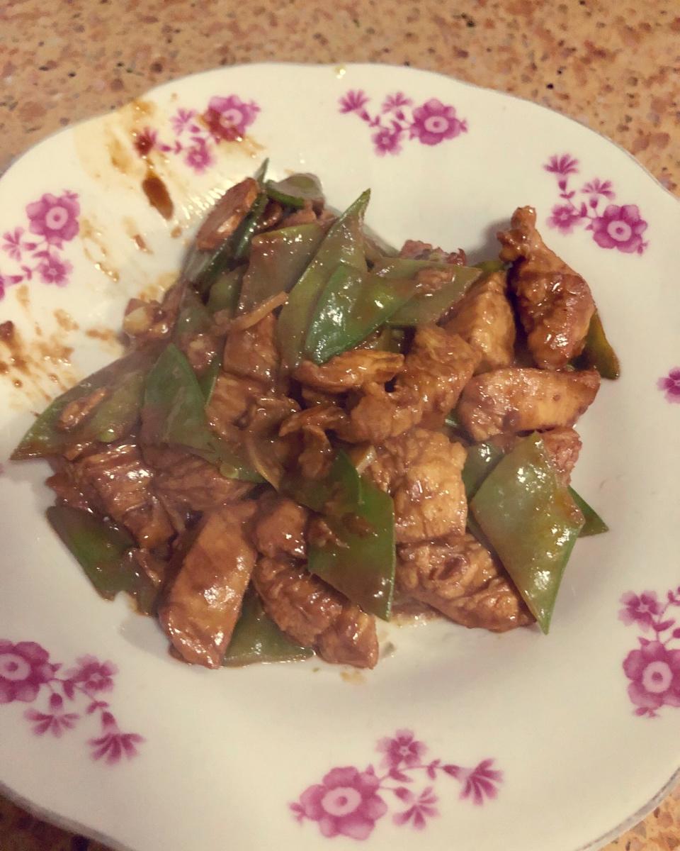 鸡腿肉这样炒，隔壁小孩都馋哭了---双椒炒鸡