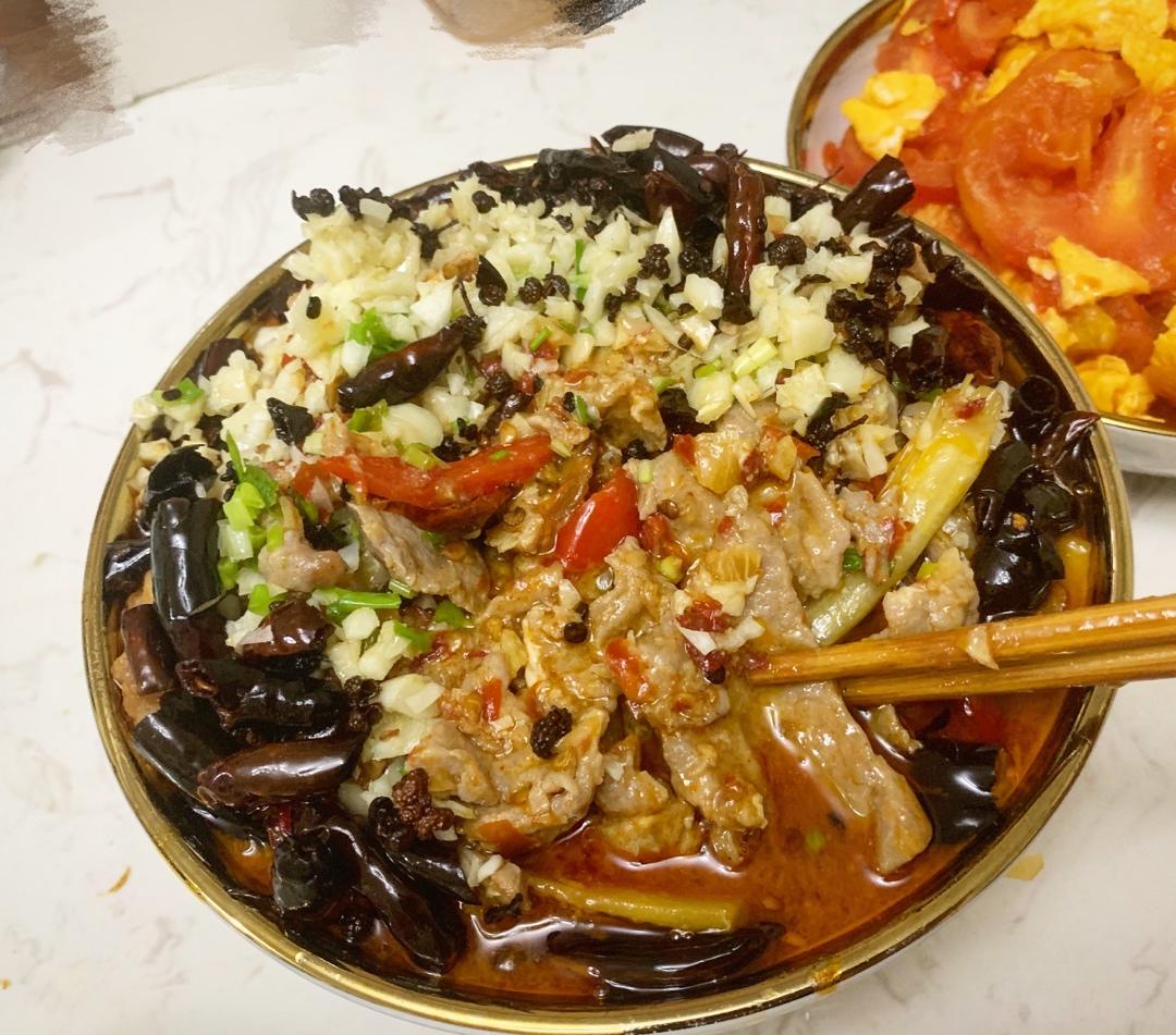 厨师长教你：“水煮肉片”的正宗做法，这味道真的很四川