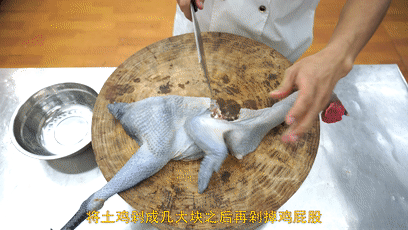 廚師長教你：“爆炒土雞”的家常做法，只需油鹽醬醋，味道非常贊的做法 步驟1