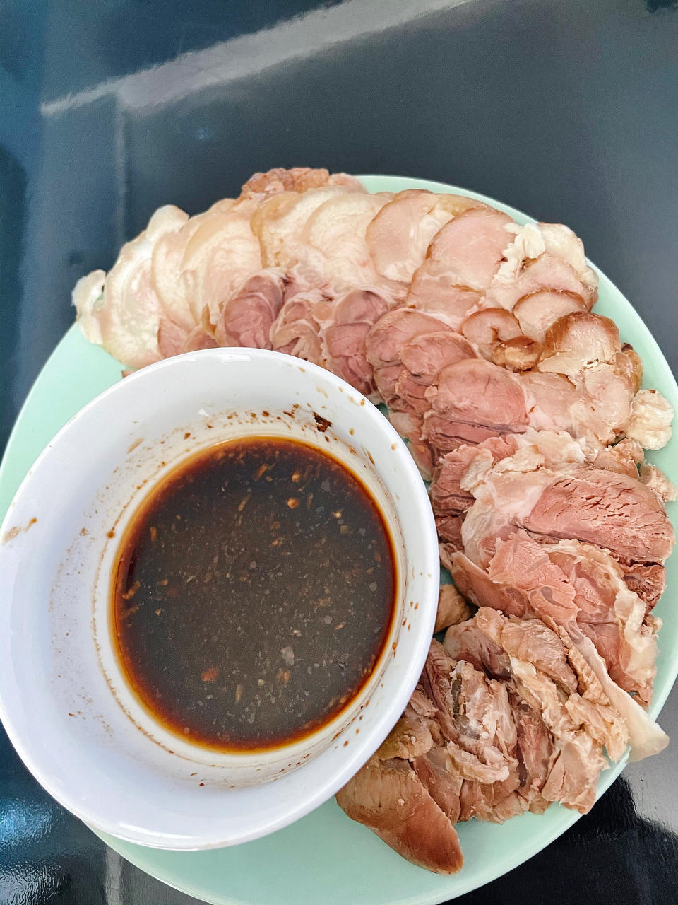 蒜酱水晶猪肘子，满满的胶原蛋白哦！