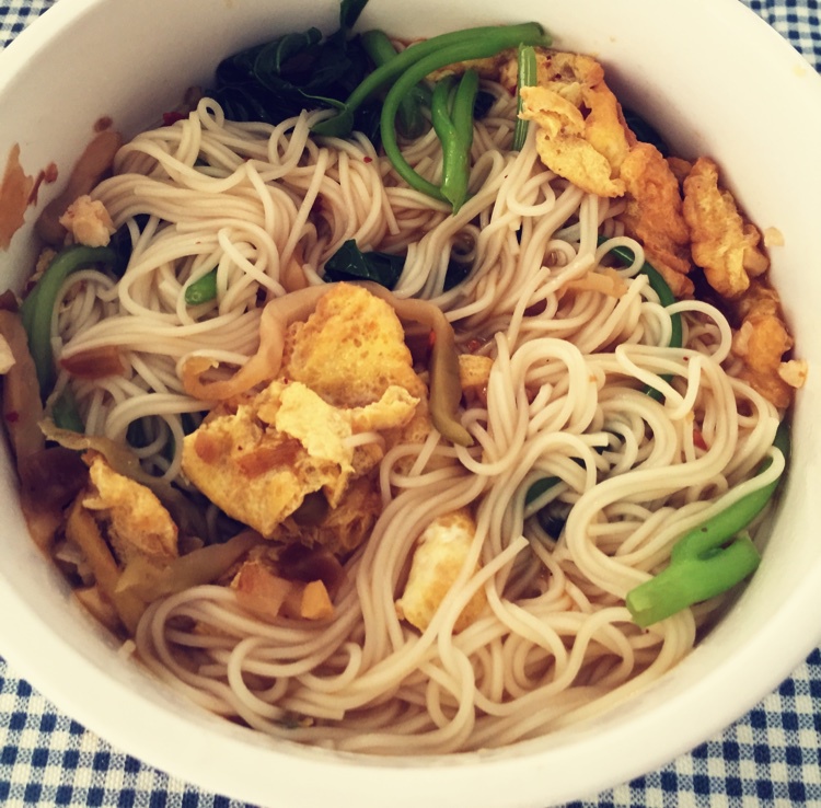 榨菜鸡蛋酱油氽儿面