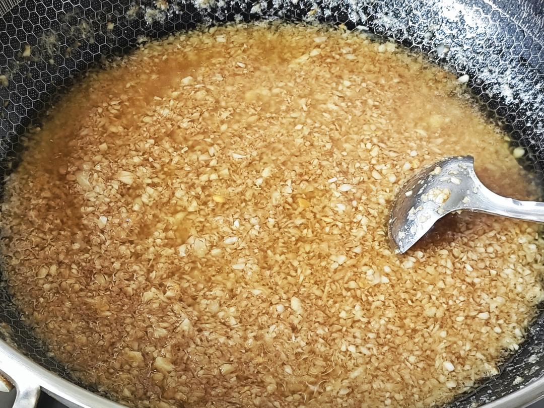 这是我迄今吃过的最好吃的蒜蓉酱，因为添加了特别的配方
