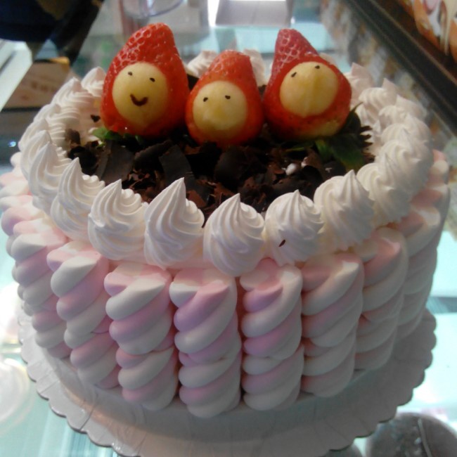 草莓棉花糖生日蛋糕