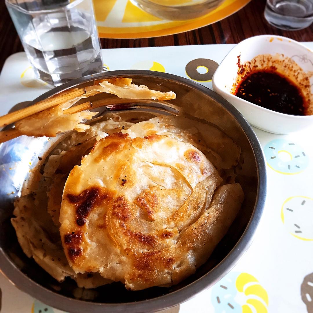 【饺子皮葱油饼】