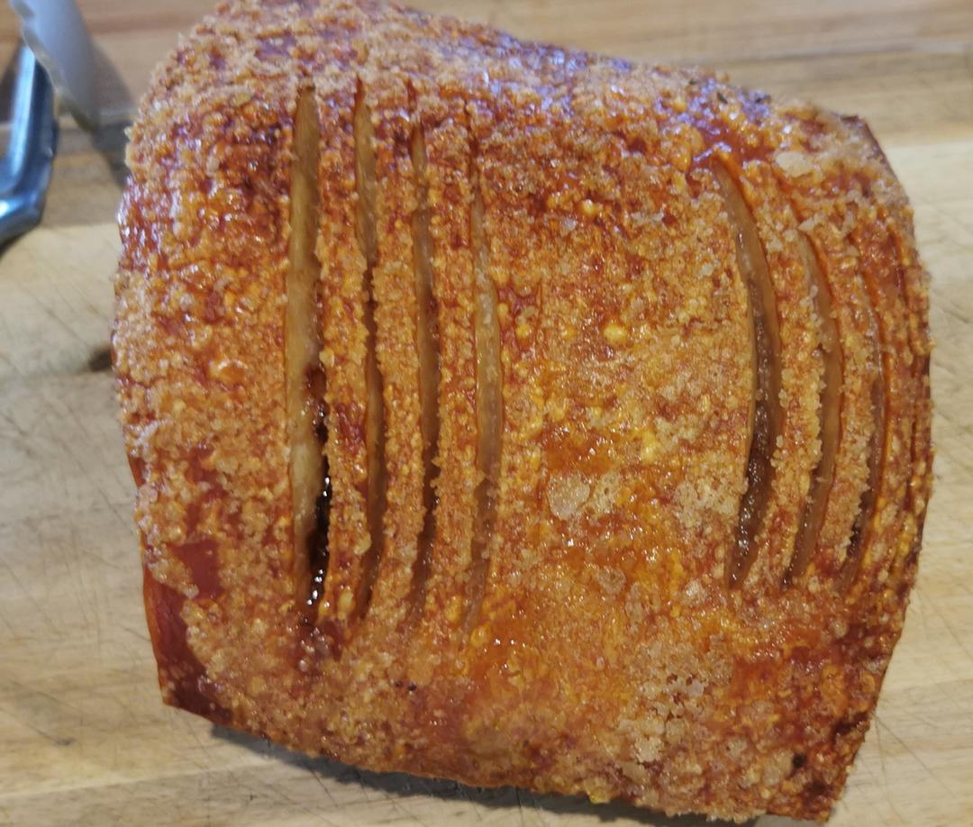 皮酥脆肉软嫩的脆皮五花肉