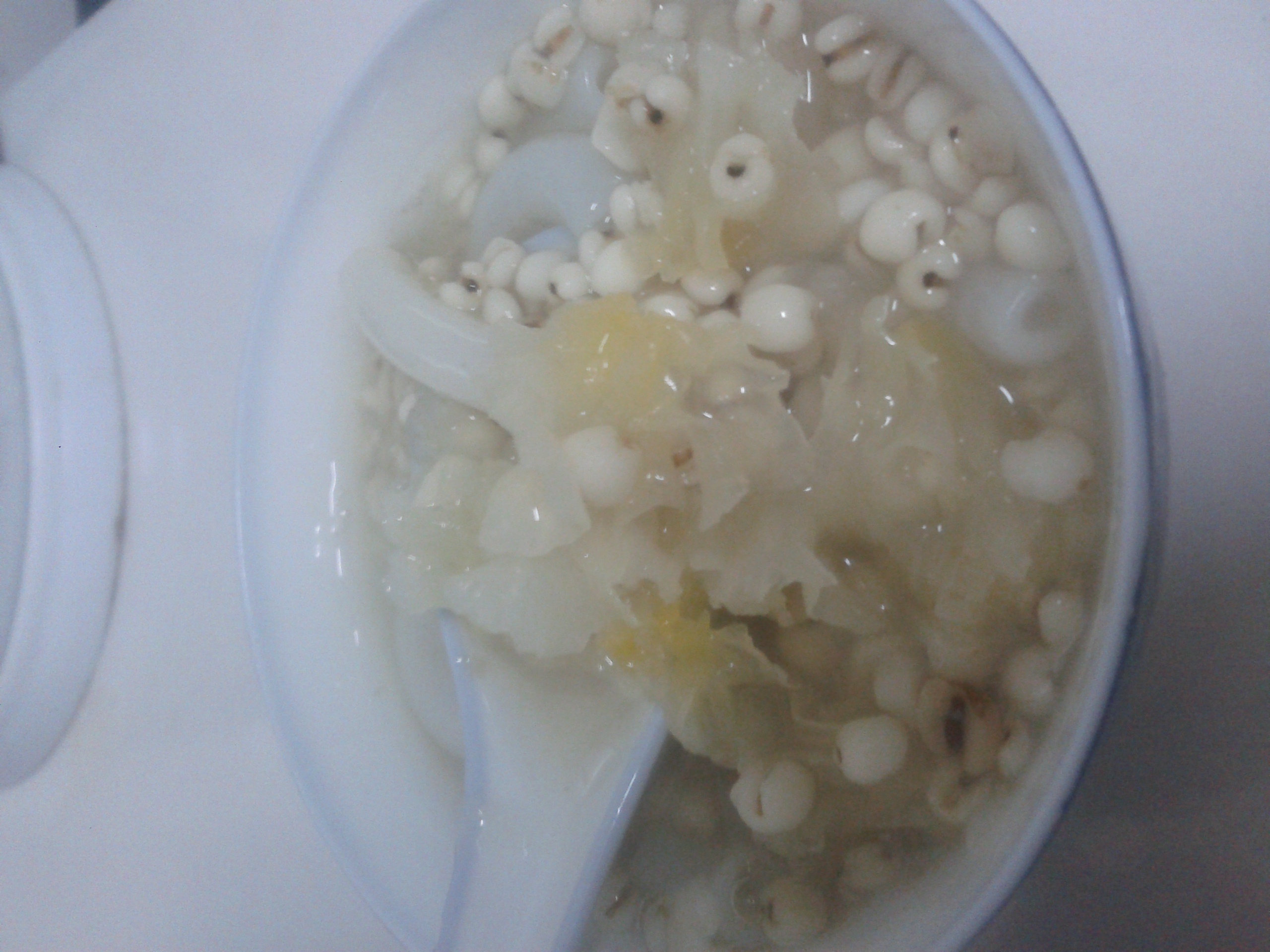 银耳莲子薏米糖水