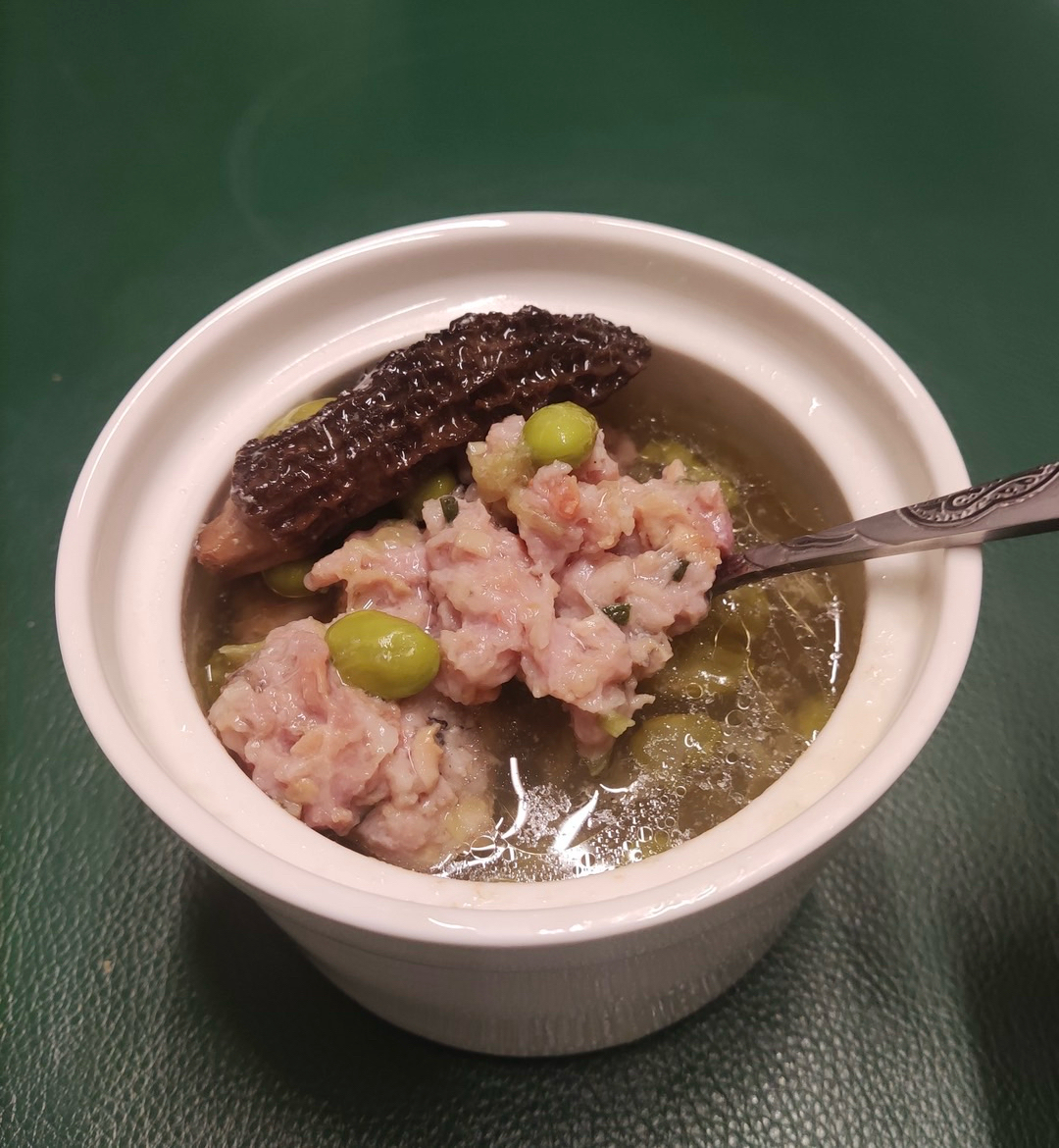 海鲜毛豆牛肝菌汤的做法