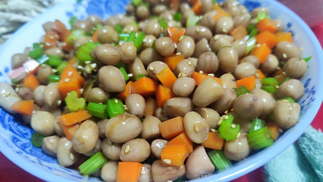 凉拌芹菜花生米胡萝卜