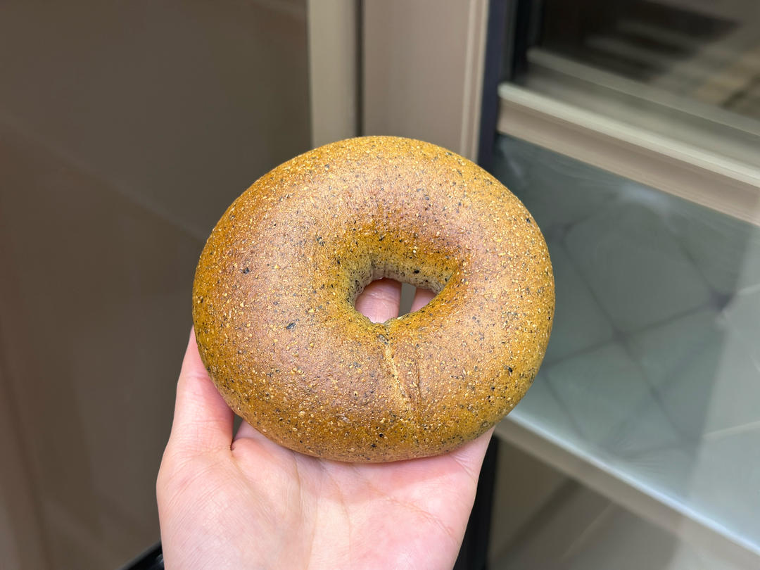 双倍黑芝麻奶酥贝果🥯一起吃养生贝果吧