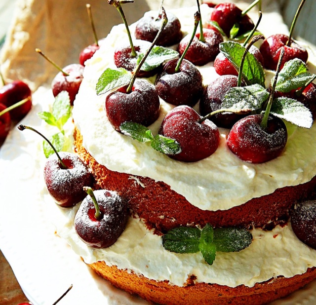 时下流行的鲜奶油戚风裸蛋糕