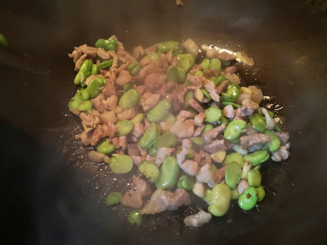 蚕豆炒肉的做法 步骤6