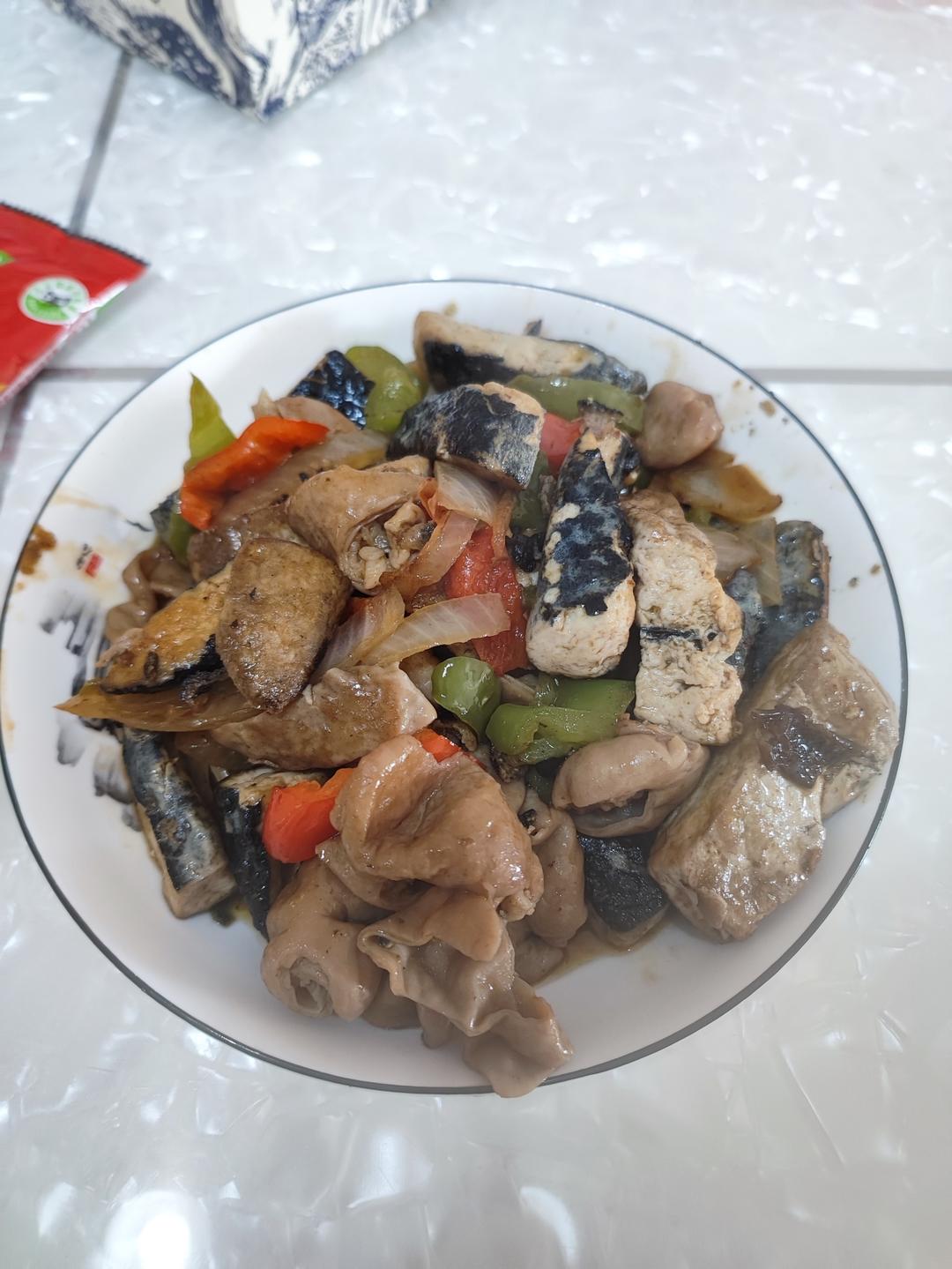 肥肠臭豆腐煲