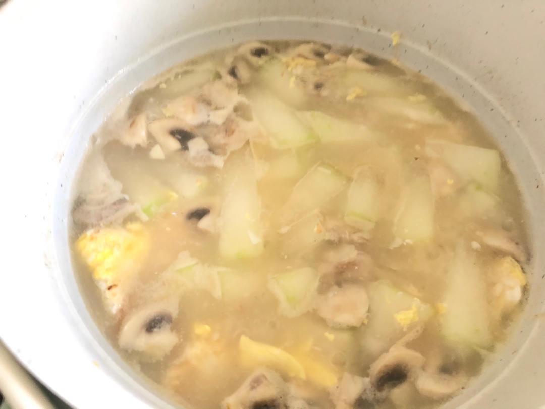 减脂刮油❗️巨鲜美的冬瓜口蘑汤，快乐减脂