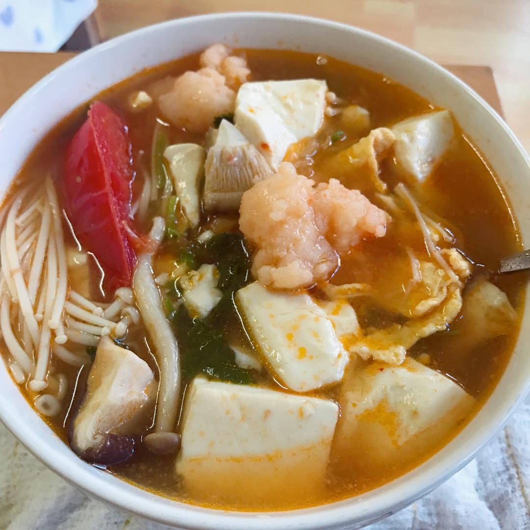 西红柿菌菇豆腐汤