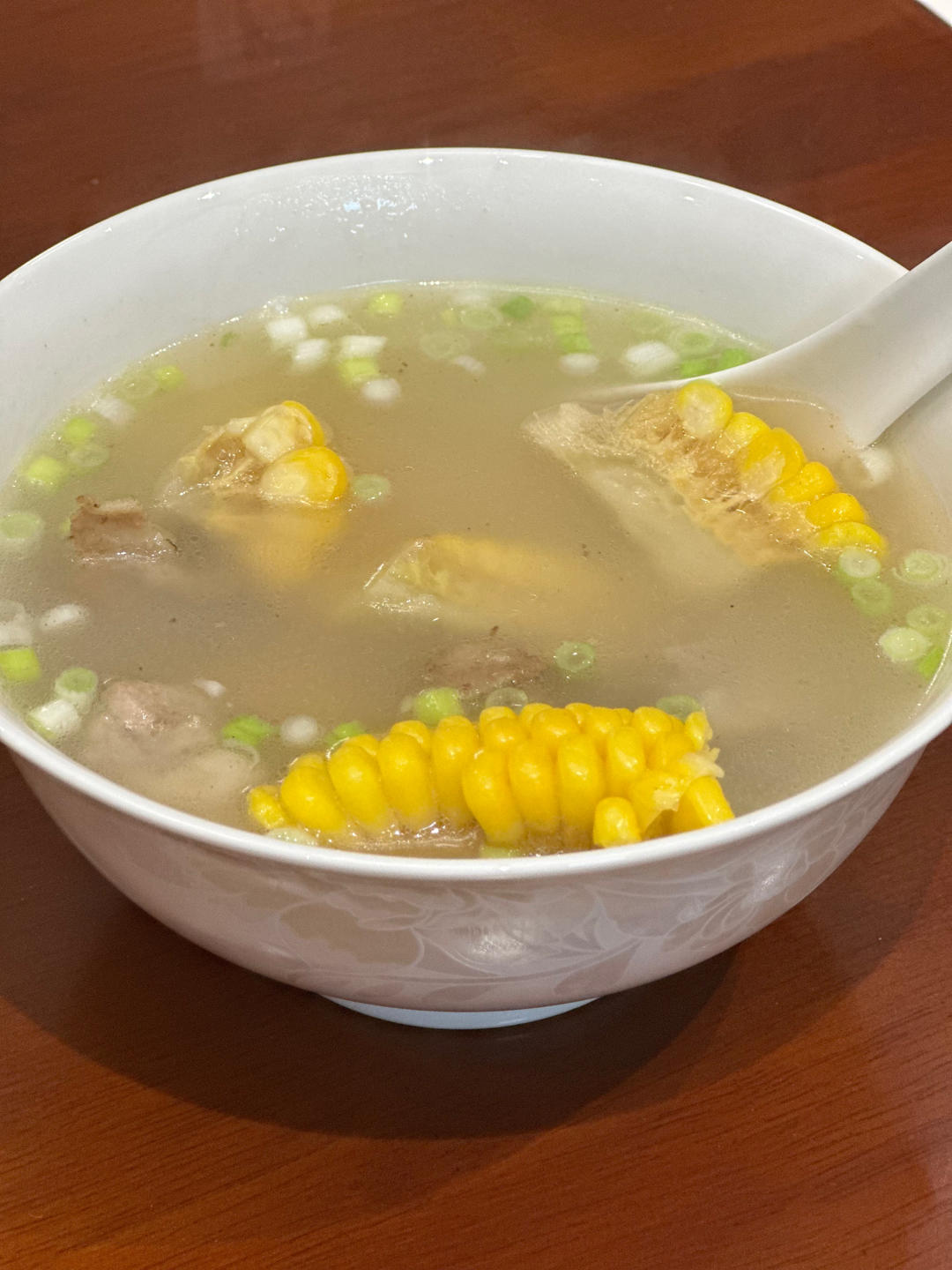 教你炖出来奶白色的排骨汤，香甜可口