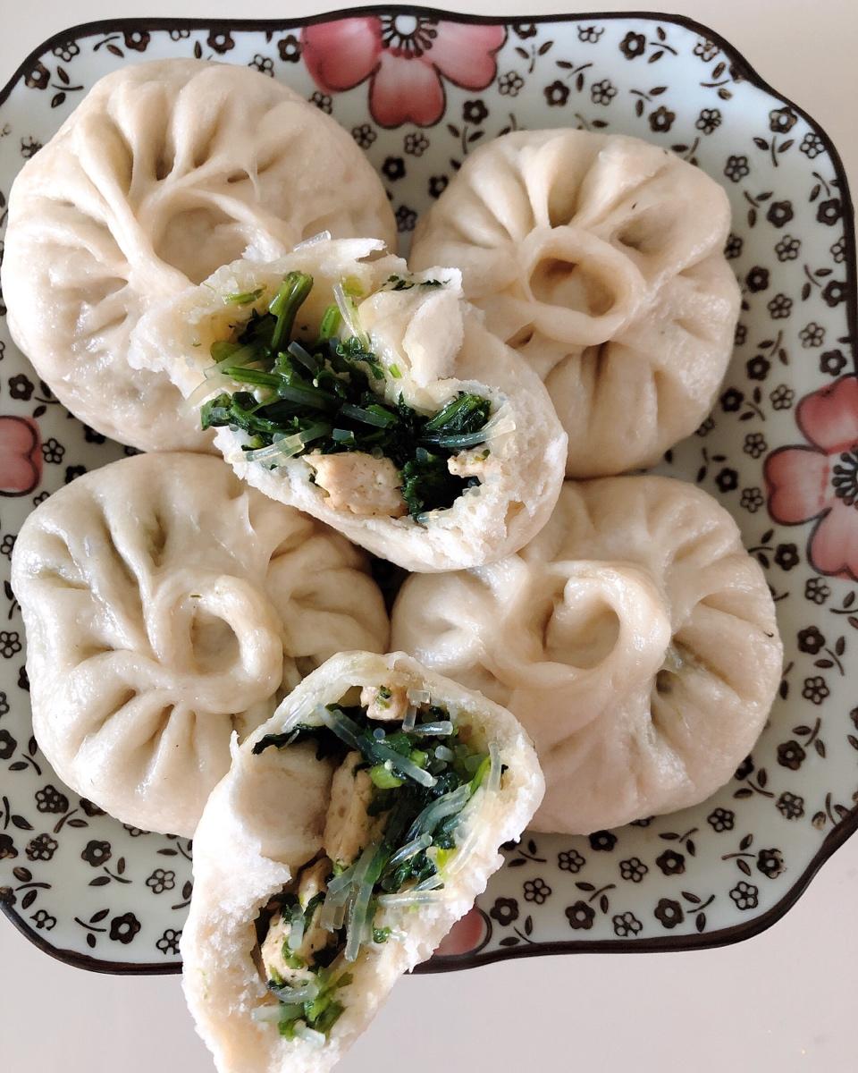 琉璃窗外做的菠菜豆腐粉丝包子