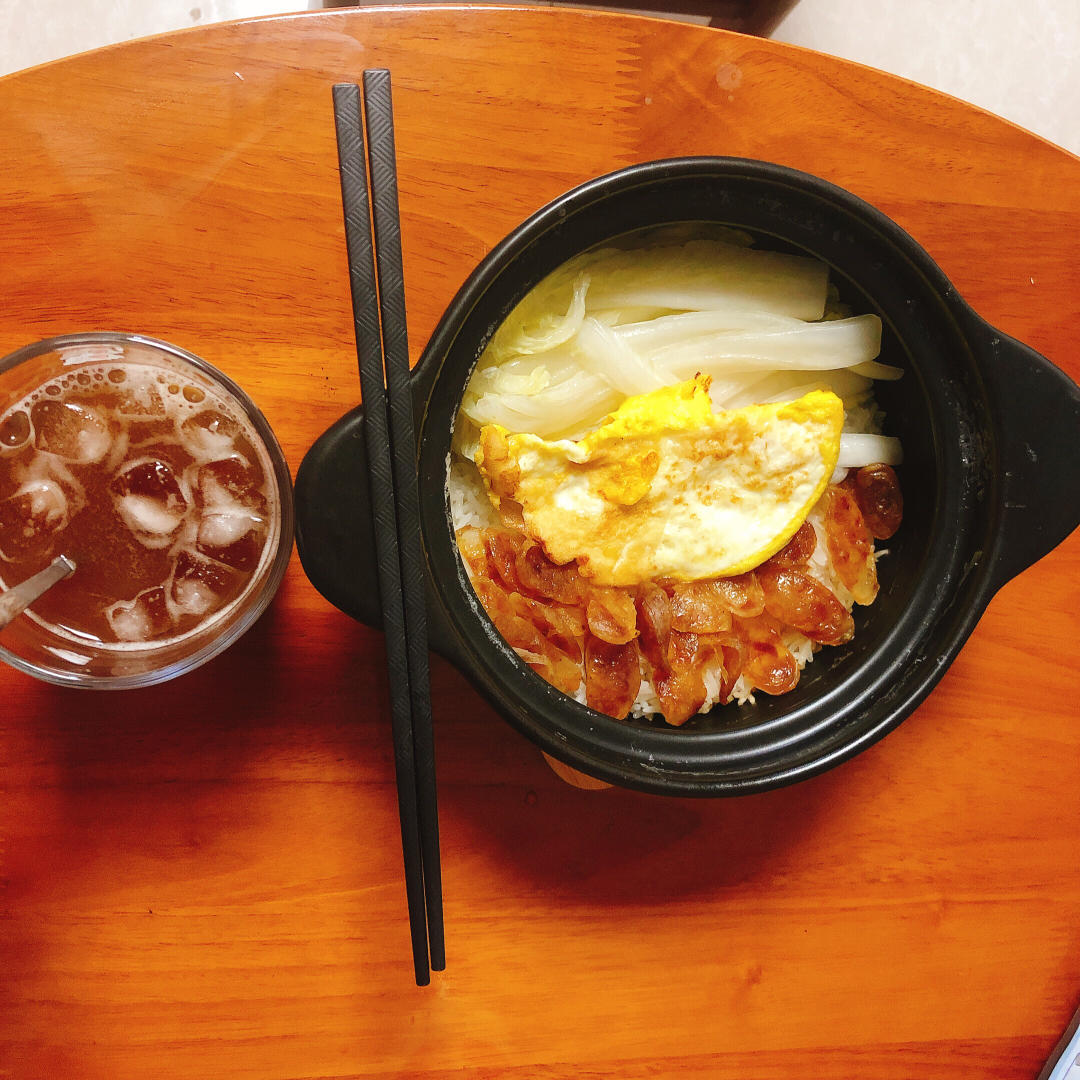腊味煲仔饭，20分钟饭菜同出