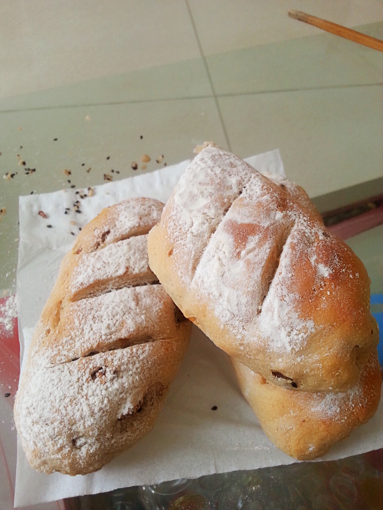 全麦葡萄干面包