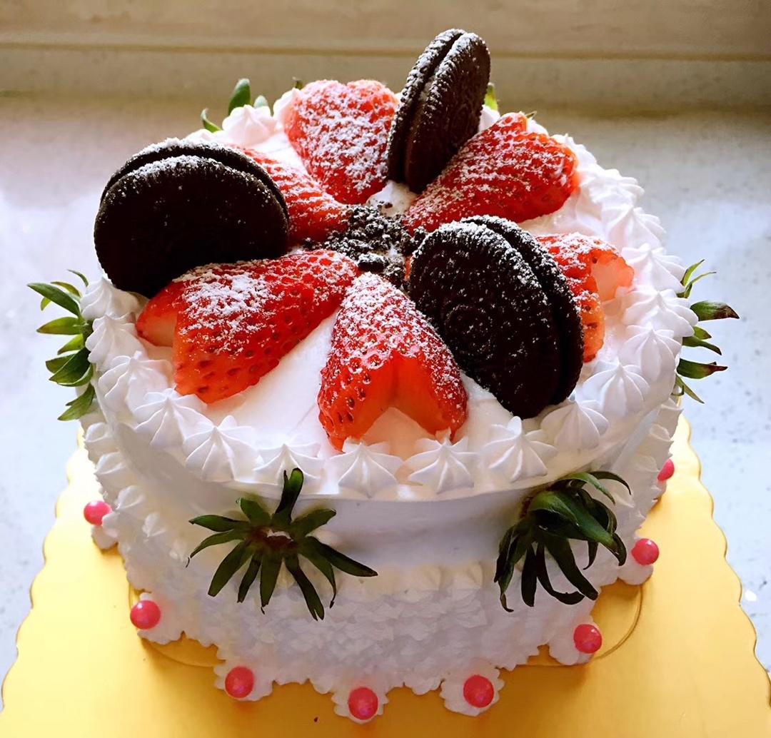 草莓戚风生日蛋糕