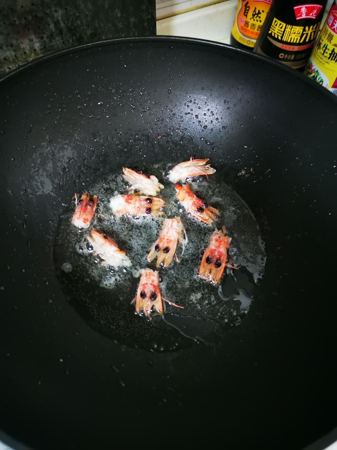 砂锅青菜虾粥的做法 步骤3