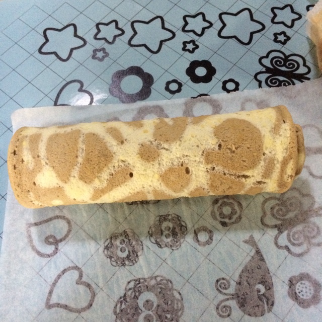 长颈鹿花纹奶油蛋糕卷——朴素的蛋糕卷也生动形象了哦
