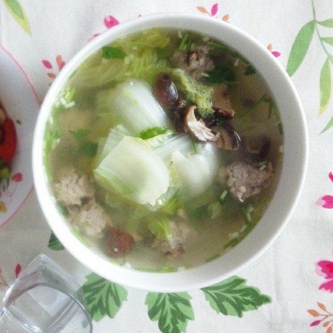 白菜丸子粉丝汤