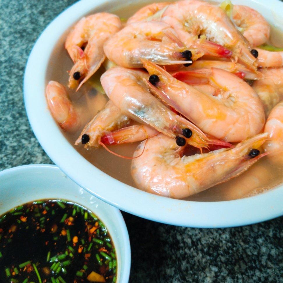 粥粥jojo做的清水煮虾配蘸酱