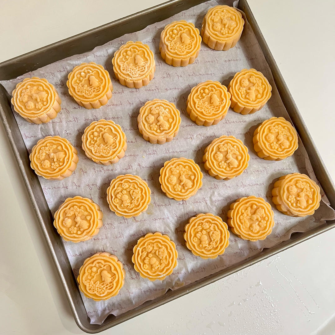 💃奶黄流心月饼——这是可以让你坐稳朋友圈厨霸位置的月饼🥮，没人点赞算我输👎