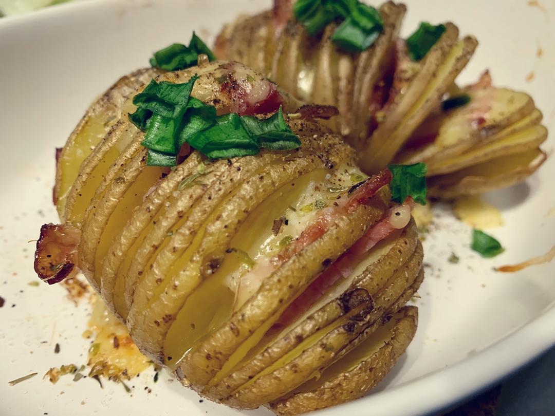 芝士烤手风琴马铃薯