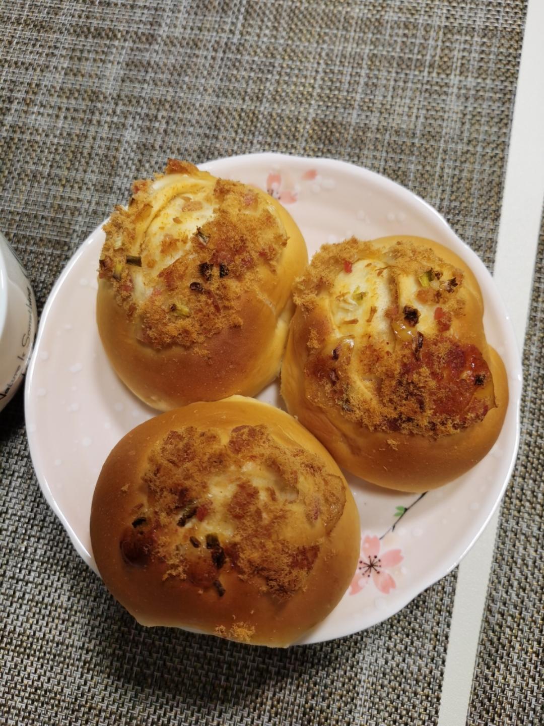 肉松培根面包