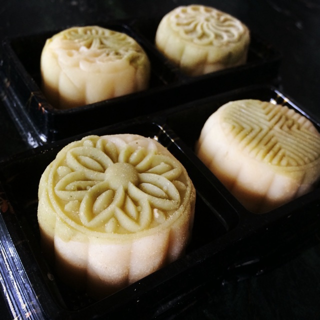 彩色冰皮月饼