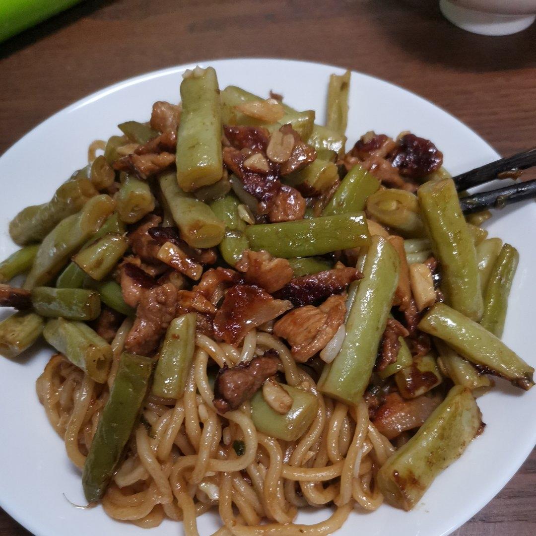 家常豆角焖面 Fried noodles with Bean