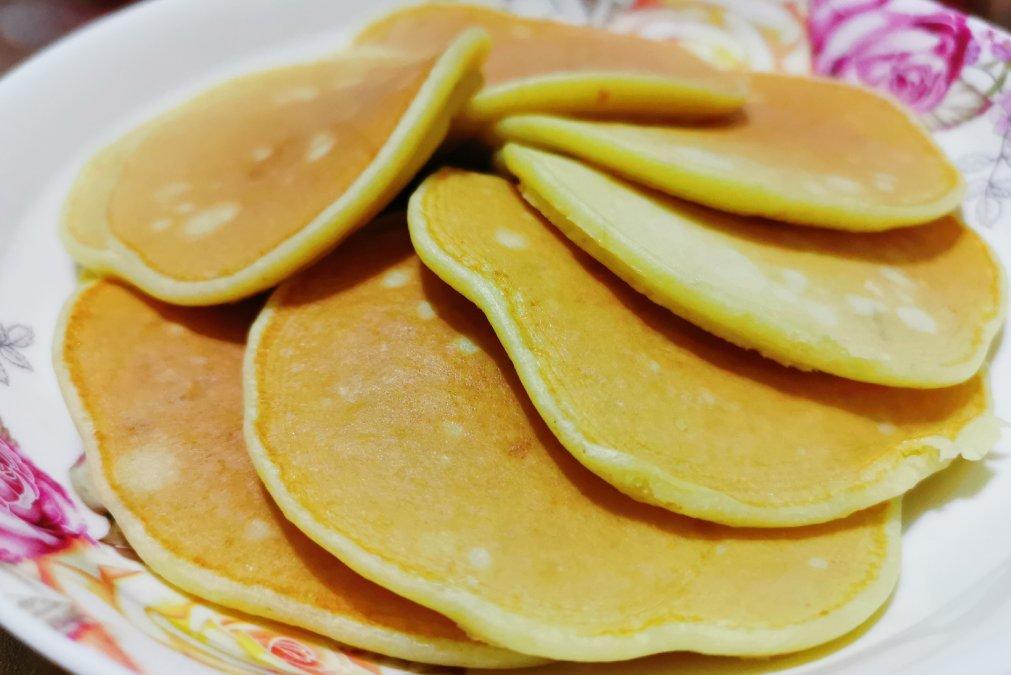 【减脂早餐】无油香蕉松饼（超简单）