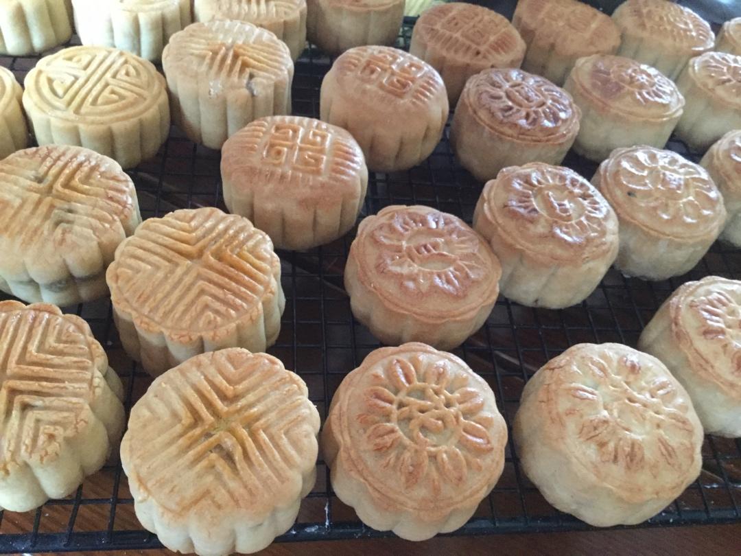 广式月饼—蛋黄莲蓉月饼