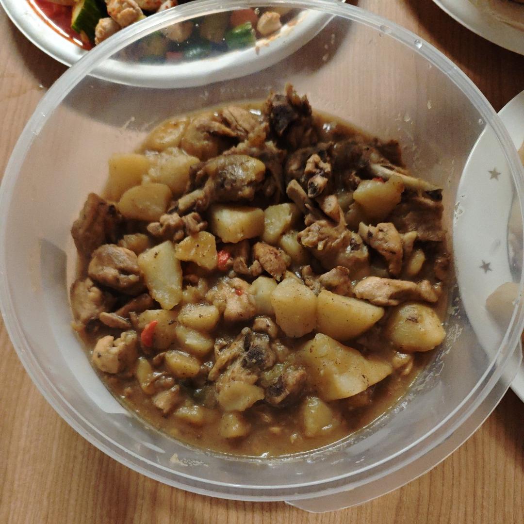鸡腿炖土豆 上桌秒空盘 汤都喝干了！