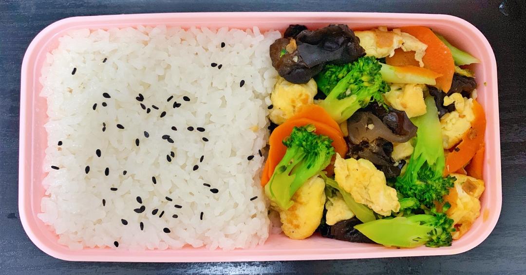 西兰花木耳炒鸡蛋