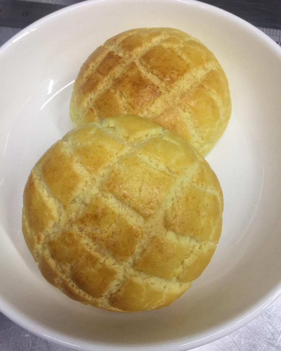 好吃到炸裂的港式菠萝包（附带制作酥皮的小视频）