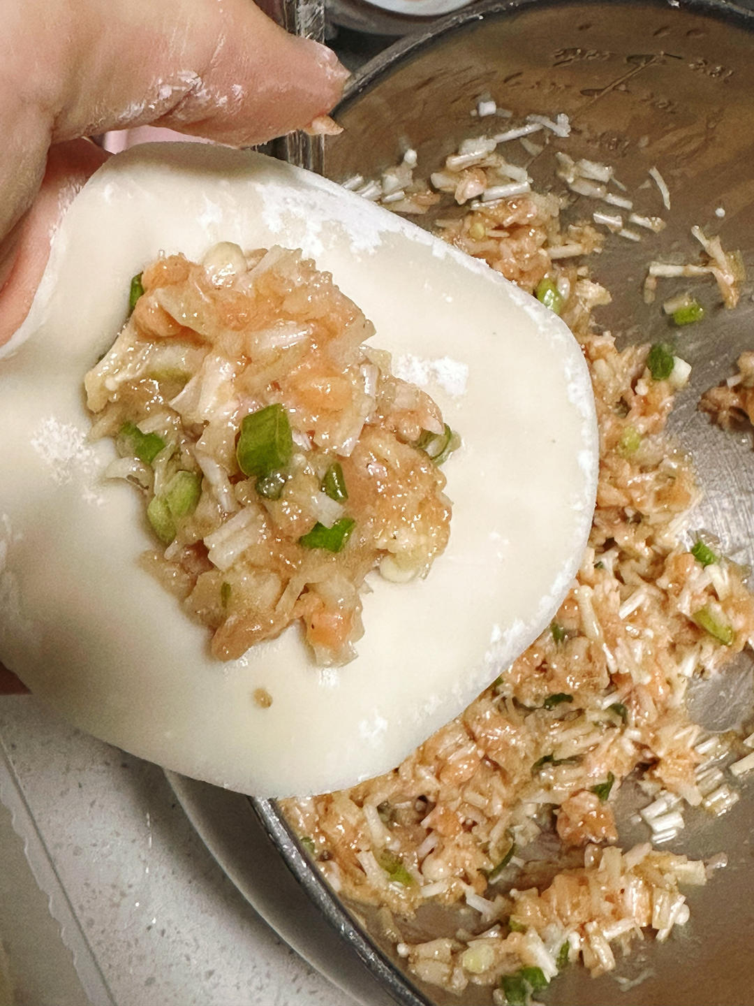 鲜掉眉毛三文鱼馄饨