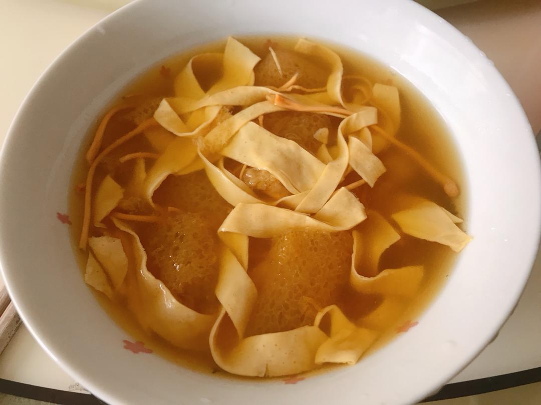 竹荪虫草花排骨汤